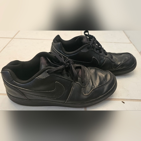 Nike Men's All-Black Sneakers - Picture 1 of 4
